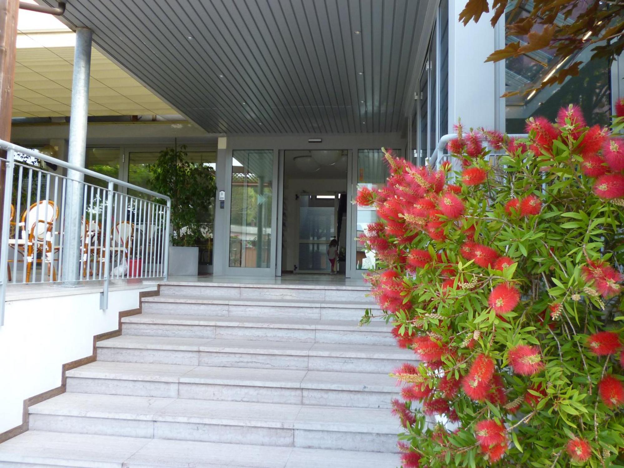 Hotel Europa Градо Екстериор снимка