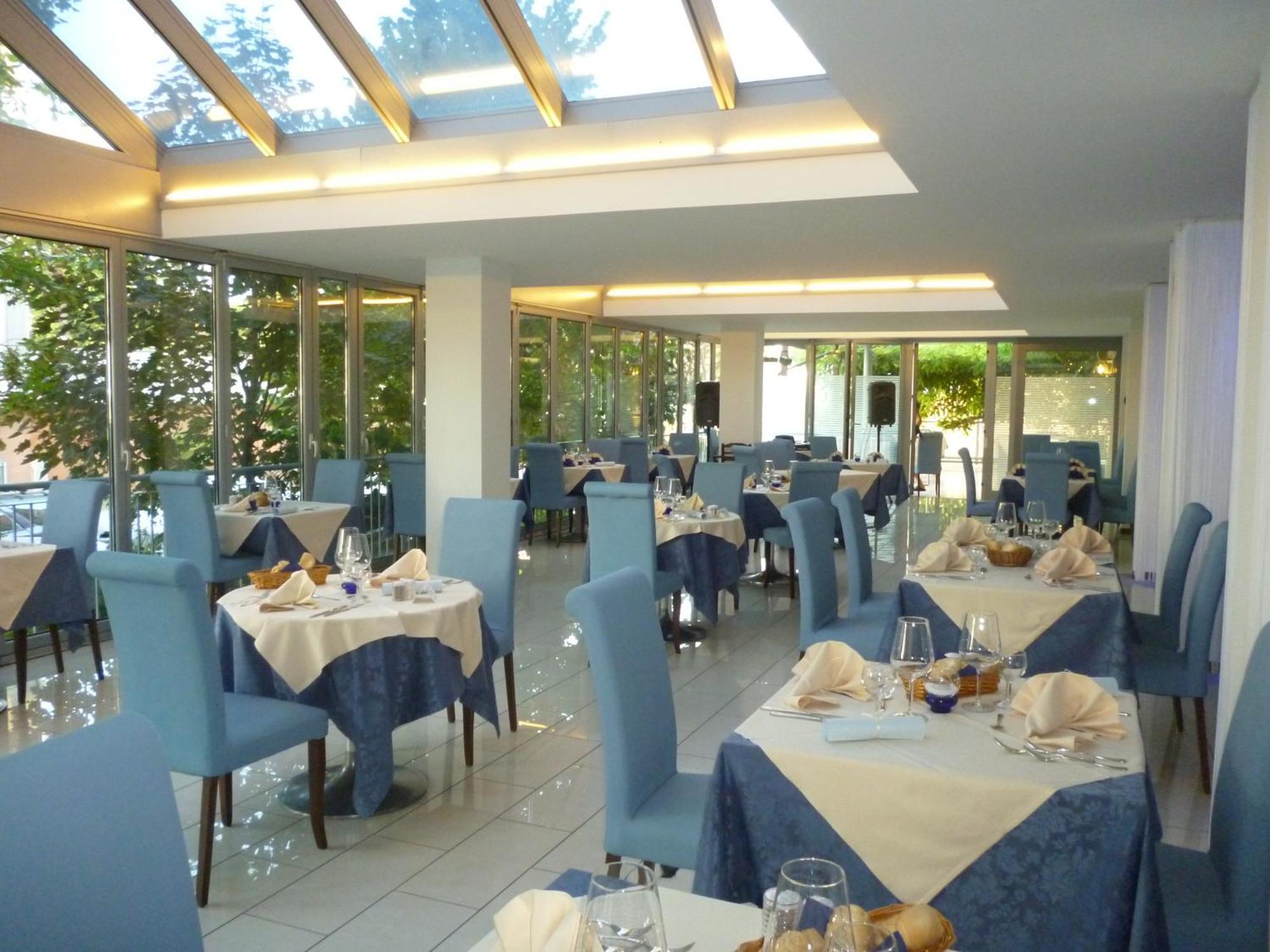 Hotel Europa Градо Екстериор снимка