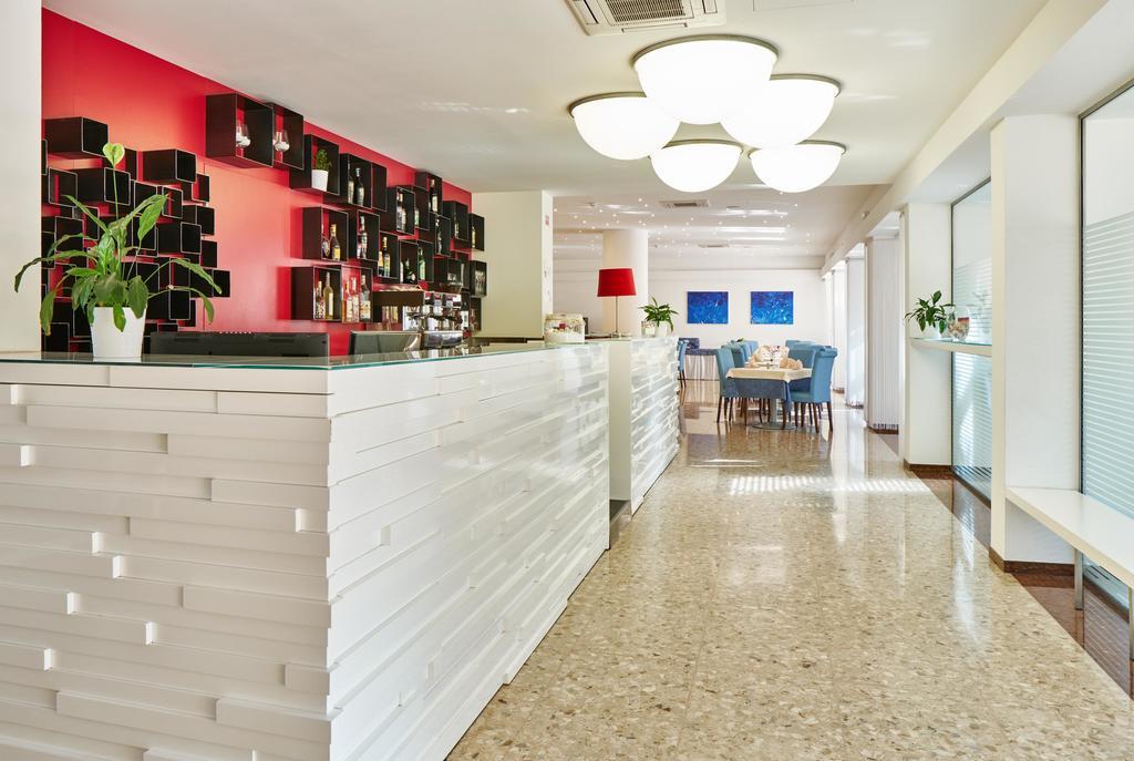 Hotel Europa Градо Екстериор снимка
