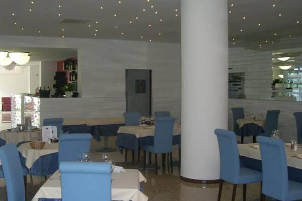 Hotel Europa Градо Екстериор снимка