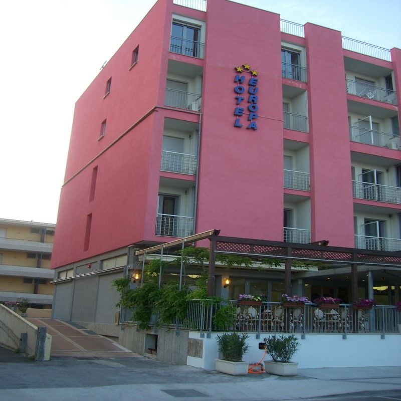 Hotel Europa Градо Екстериор снимка