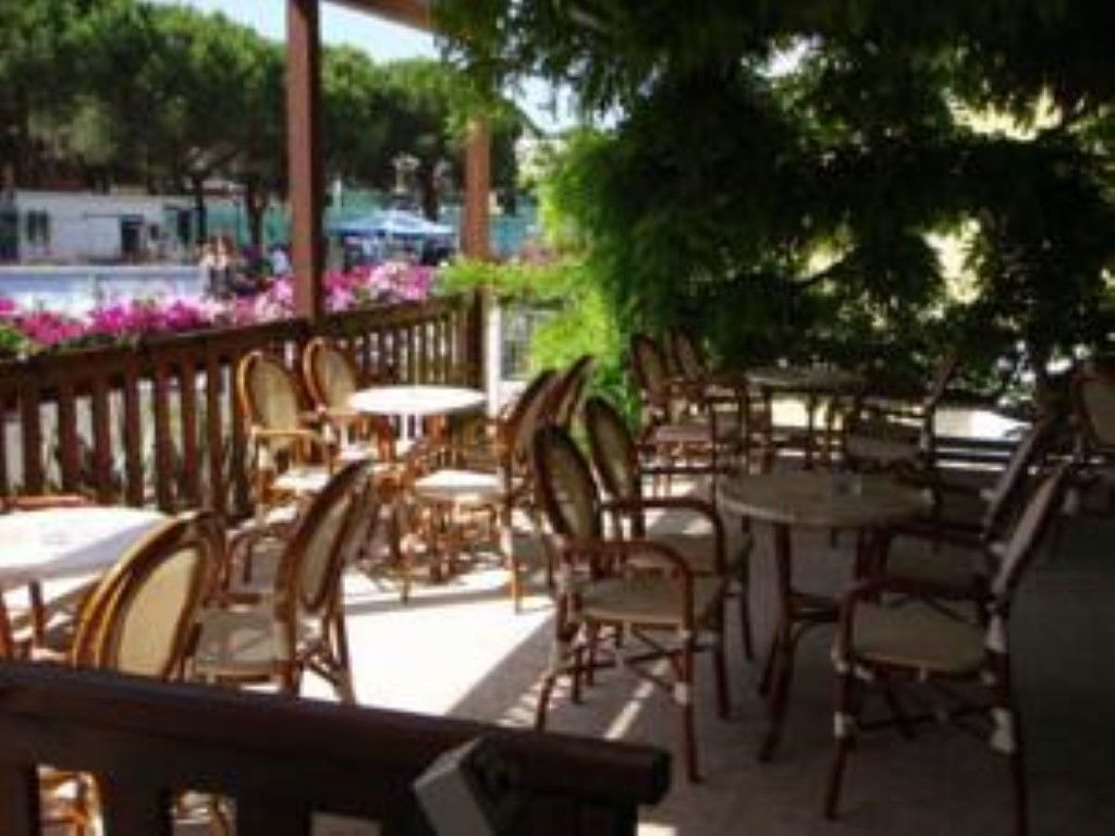 Hotel Europa Градо Екстериор снимка