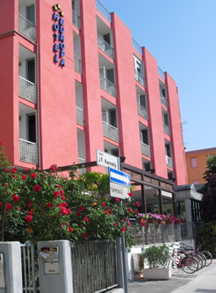 Hotel Europa Градо Екстериор снимка