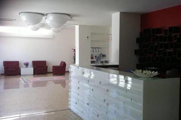 Hotel Europa Градо Екстериор снимка