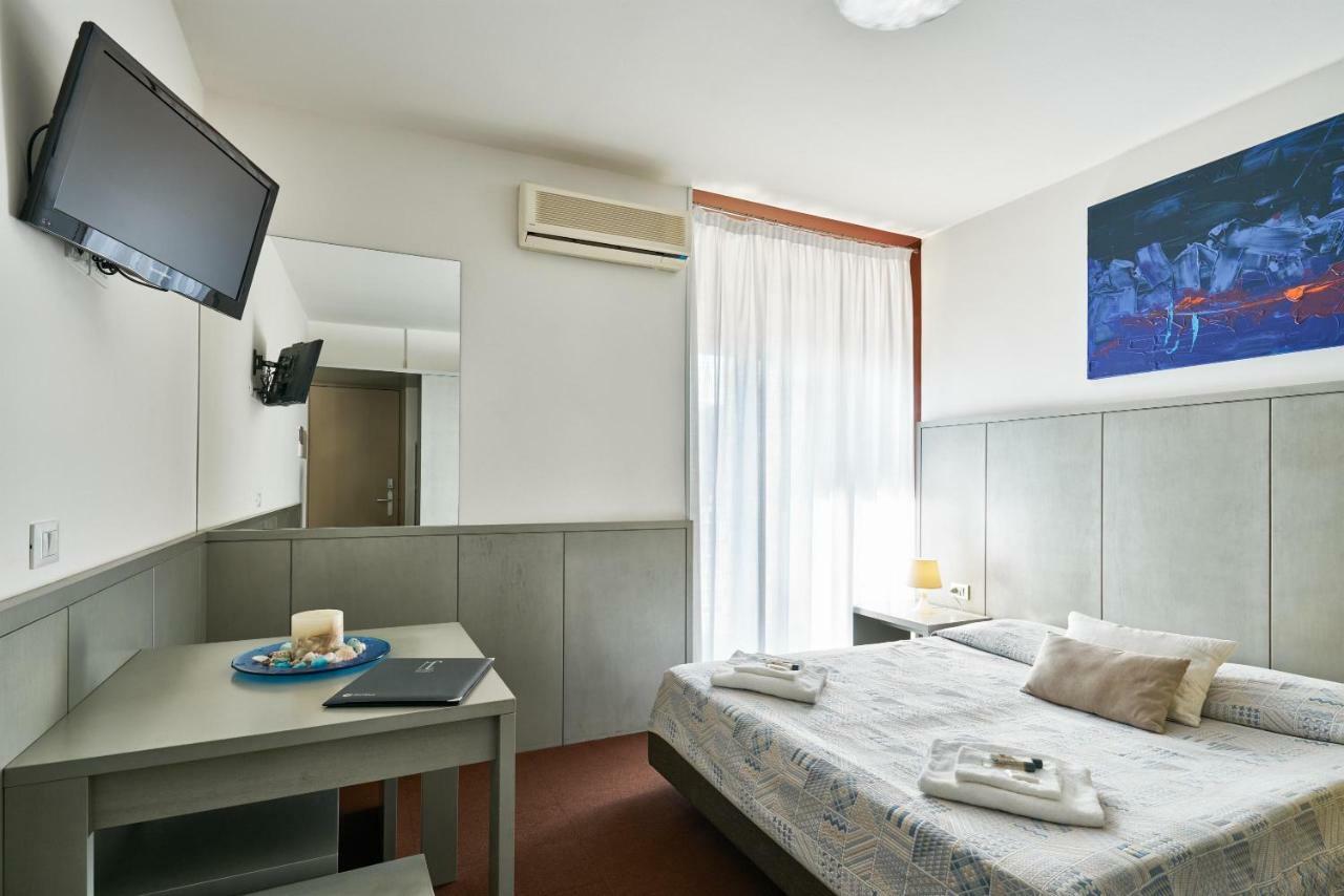 Hotel Europa Градо Екстериор снимка
