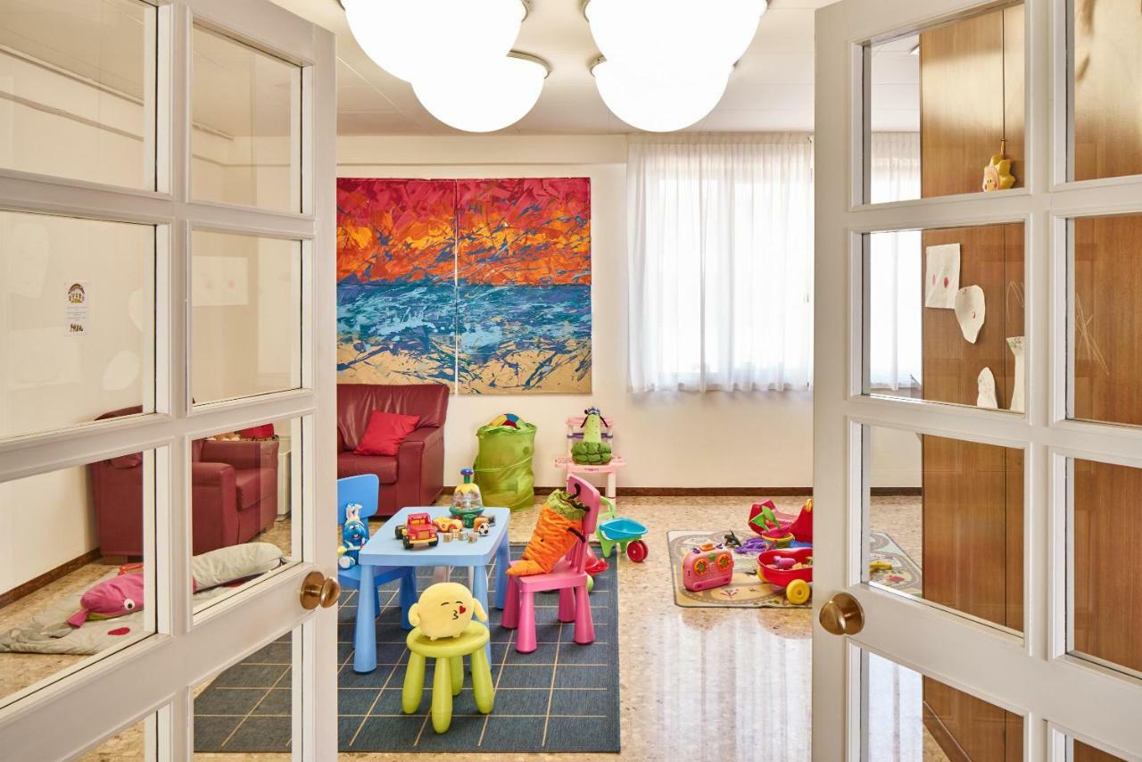 Hotel Europa Градо Екстериор снимка